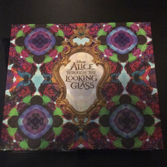 Urban Decay Other - Urban Decay Disney Alice Through The Looking Glass Eyeshadow Palette